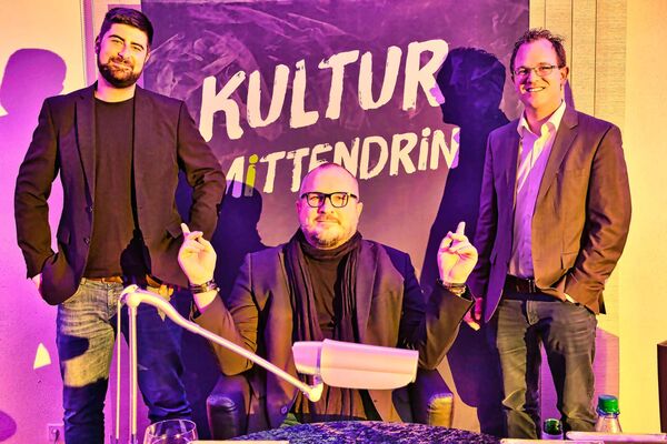 Kultur 2022; Autor Tim Pröse mit Musiker Jan-Timo Deen und Florian Kirchner